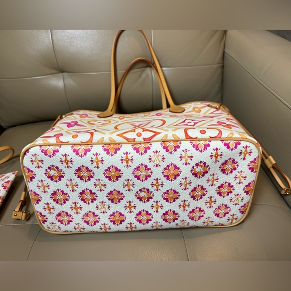 Sold ❌Louis Vuitton By the Pool Neverfull MM - Picture 4 of 9